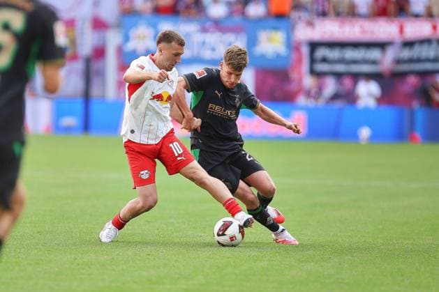 Leipzig, Sachsen, Deutschland, 29.08.2026: Red-Bull-Arena: 1. Spieltag, Saison 2026 27, 1. Fußball-Bundesliga: RB Leipzig - Borussia Mönchengladbach: Brajan Gruda (10, RBL) und Lukas Ullrich (26, Borussia Mönchengladbach) im Duell *** Leipzig, Saxony, Germany, August 29, 2026, Red Bull Arena, Matchday 1, 2026–27 Season, 1 German Bundesliga: RB Leipzig vs. Borussia Mönchengladbach—Brajan Gruda (10, RBL) and Lukas Ullrich (26, Borussia Mönchengladbach) face off Copyright: xdtsxNachrichtenagenturx dts_131696