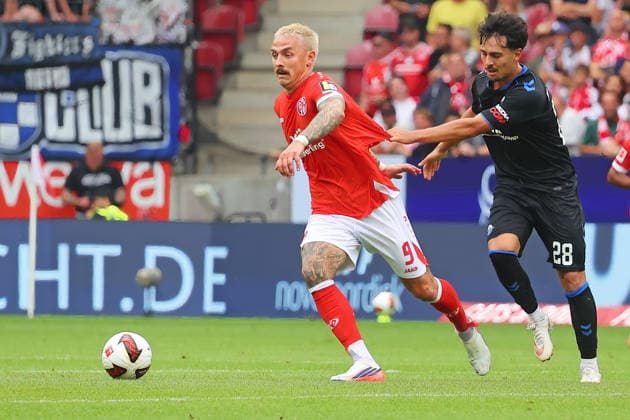 Mainz, Deutschland 29. August 2026: 1. BL - 2026 2027 - Sp. 1 - 1. FSV Mainz 05 gegen SC Paderborn 07 Im Bild: v. li. im Zweikampf Phillip Tietz (FSV) gegen Laurin Ulrich (SCP). DFL regulations prohibit any use of photographs as image sequences and or quasi-video Mewa Arena Rheinland - Pfalz *** Mainz, Germany, August 29, 2026, Bundesliga 1, 2026–2027 Season, Matchday 1, 1:00 PM: FSV Mainz 05 vs. SC Paderborn 07. Pictured, from left, in a tackle: Phillip Tietz (FSV) vs. Laurin Ulrich (SCP). DFL regulations prohibit any use of photographs as image sequences and or quasi-video. Mewa Arena, Rhineland-Palatinate Copyright: xFotostandx xRacochax