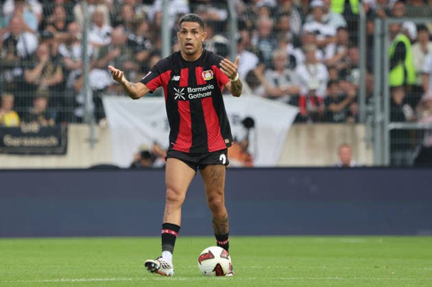 29.08.2026, Fussball, Herren, 1. Bundesliga, Saison 2026 2027, SV 07 Elversberg - Bayer 04 Leverkusen, Facundo Medina (Bayer 04 Leverkusen) gestikuliert Elversberg Ursapharm-Arena an der Kaiserlinde Saarland Deutschland (DEU) *** August 29, 2026, Soccer, Men s, Bundesliga 1, 2026–2027 Season, SV 07 Elversberg vs. Bayer 04 Leverkusen, Facundo Medina of Bayer 04 Leverkusen gesturing at the Elversberg Ursapharm Arena on Kaiserlinde Street, Saarland, Germany (DEU) Copyright: xSebastianxBachx