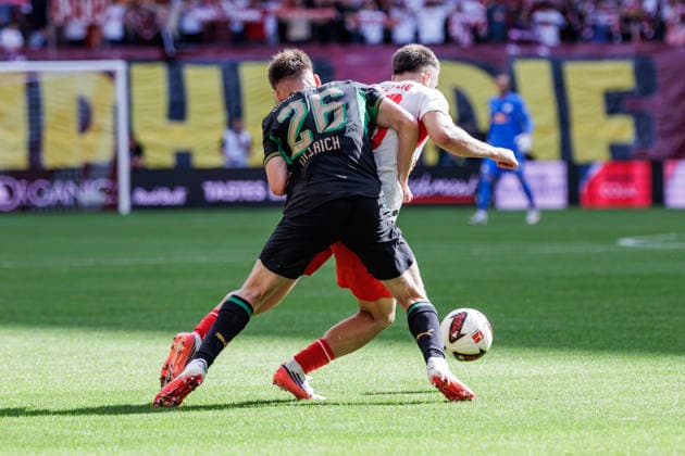29.08.2026, GER, Fussball, Herren, 1. Bundesliga, Saison 2026 2027, 1. Spieltag, RB Leipzig vs. Borussia Moenchengladbach Lukas Ullrich (Borussia Mönchengladbach Borussia Moenchengladbach 26) im Zweikampf gegen Brajan Gruda (RB Leipzig 10) DFB DFL regulations prohibit any use of photographs as image sequences and or quasi-video Leipzig Red Bull Arena Sachsen Deutschland *** August 29, 2026, GER, Soccer, Men s, 1. Bundesliga, 2026–2027 Season, Matchday 1, RB Leipzig vs. Borussia Mönchengladbach Lukas Ullrich Borussia Mönchengladbach Borussia Mönchengladbach 26 in a tackle against Brajan Gruda RB Leipzig 10 DFB and DFL regulations prohibit any use of photographs as image sequences and or quasi-video Leipzig Red Bull Arena Saxony Germany Copyright: xNordphoto Trienitzx
