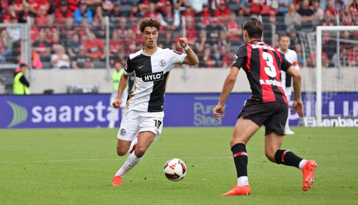29.08.2026, Fussball, Herren, 1. Bundesliga, Saison 2026 2027, SV 07 Elversberg - Bayer 04 Leverkusen, Noah Darvich (SV 07 Elversberg) Miguel Gutierrez (Bayer 04 Leverkusen) Elversberg Ursapharm-Arena an der Kaiserlinde Saarland Deutschland *** August 29, 2026, Soccer, Men s, Bundesliga 1, 2026–2027 Season, SV 07 Elversberg vs. Bayer 04 Leverkusen, Noah Darvich (SV 07 Elversberg) vs. Miguel Gutierrez (Bayer 04 Leverkusen), Ursapharm Arena an der Kaiserlinde, Elversberg, Saarland, Germany Copyright: xSebastianxBachx
