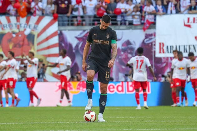 29.08.2026, xgox, Fussball 1.Bundesliga, RB Leipzig - Borussia Mönchengladbach emspor, v.l. Tim Kleindienst (Gladbach, 11) enttaeuscht, schaut enttaeuscht, niedergeschlagen, disappointed (DFL DFB REGULATIONS PROHIBIT ANY USE OF PHOTOGRAPHS as IMAGE SEQUENCES and or QUASI-VIDEO) Leipzig *** August 29, 2026, xgox, Soccer 1st Bundesliga, RB Leipzig vs. Borussia Mönchengladbach, from left: Tim Kleindienst (Gladbach), 11 looks disappointed, appears disappointed, dejected, disappointed DFL DFB REGULATIONS PROHIBIT ANY USE OF PHOTOGRAPHS as IMAGE SEQUENCES and or QUASI-VIDEO Leipzig