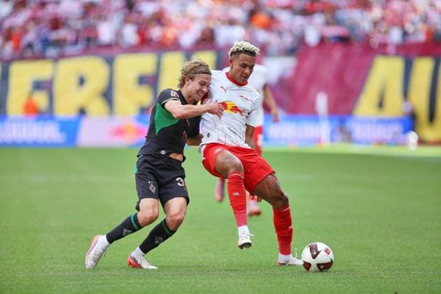 Leipzig, Sachsen, Deutschland, 29.08.2026: Red-Bull-Arena: 1. Spieltag, Saison 2026 27, 1. Fußball-Bundesliga: RB Leipzig - Borussia Mönchengladbach: Hugo Bolin (38, Borussia Mönchengladbach) und David Raum (22, RBL) im Duell *** Leipzig, Saxony, Germany, August 29, 2026, Red Bull Arena, Matchday 1, 2026–27 Season, German Bundesliga: RB Leipzig vs. Borussia Mönchengladbach—Hugo Bolin (38), Borussia Mönchengladbach, and David Raum (22), RBL, face off Copyright: xdtsxNachrichtenagenturx dts_131705