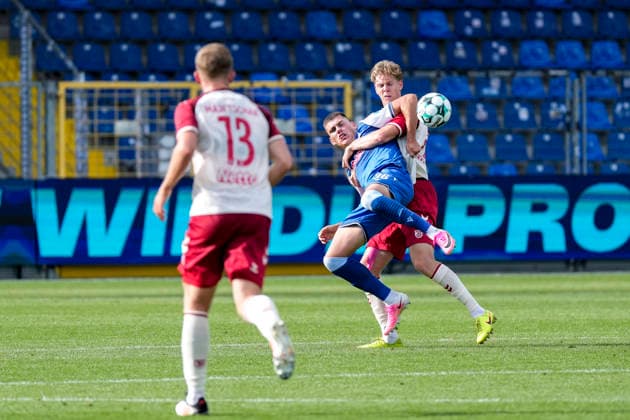 v.li.: Erik Majetschak (Regensburg, 13), Jakov Dedic (TSG II, 36), Leopold Wurm (Regensburg, 37), Zweikampf, Spielszene, Duell, duel, tackle, tackling, Dynamik, Action, Aktion, 29.08.2026, Sinsheim (Deutschland), Fussball, 3. Liga, TSG 1899 Hoffenheim II - SSV Jahn Regensburg, DFB DFL REGULATIONS PROHIBIT ANY USE OF PHOTOGRAPHS AS IMAGE SEQUENCES AND OR QUASI-VIDEO.