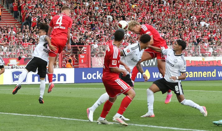 Leopold Querfeld erzielt das Tor zum 2:3 per Kopfball Zweikampf Spielszene Aktion Fußball Fussball Bundesliga Herren DFL 1. Spieltag Saison 2026 2027 29.08.2026 1.FC Union Berlin FCU vs SG Eintracht Frankfurt SGE DFL regulations prohibit any use of photographs as image sequences and or quasi-video. *** Leopold Querfeld scores the goal to make it 2–3 with a header; duel; game highlight; action; sports; soccer; Bundesliga; men s; DFL; Matchday 1; 2026–2027 season; August 29, 2026; 1. FC Union Berlin (FCU) vs. SG Eintracht Frankfurt (SGE); DFL regulations prohibit any use of photographs as image sequences and or quasi-video