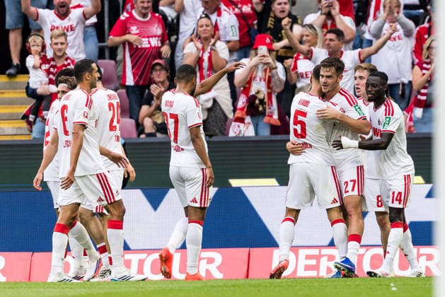 KOELN, GERMANY - AUGUST 29: Thijs Dallinga (1. FC Koeln, 27) celebrates scoring the 3:2 goal with his teammates during the Bundesliga match between 1. FC Koeln vs. TSG 1899 Hoffenheim at Rheinenergie-Stadion on matchday 1 of the 1. Bundesliga on August 29, 2026 in Koeln, Germany. DFL REGULATIONS PROHIBIT ANY USE OF PHOTOGRAPHS AS IMAGE SEQUENCES AND OR QUASI-VIDEO. North Rhine Westphalia Germany Copyright: xSteffiexWunderlx