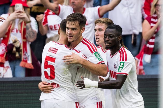 KOELN, GERMANY - AUGUST 29: Thijs Dallinga (1. FC Koeln, 27) celebrates scoring the 3:2 goal with his teammates during the Bundesliga match between 1. FC Koeln vs. TSG 1899 Hoffenheim at Rheinenergie-Stadion on matchday 1 of the 1. Bundesliga on August 29, 2026 in Koeln, Germany. DFL REGULATIONS PROHIBIT ANY USE OF PHOTOGRAPHS AS IMAGE SEQUENCES AND OR QUASI-VIDEO. North Rhine Westphalia Germany Copyright: xSteffiexWunderlx