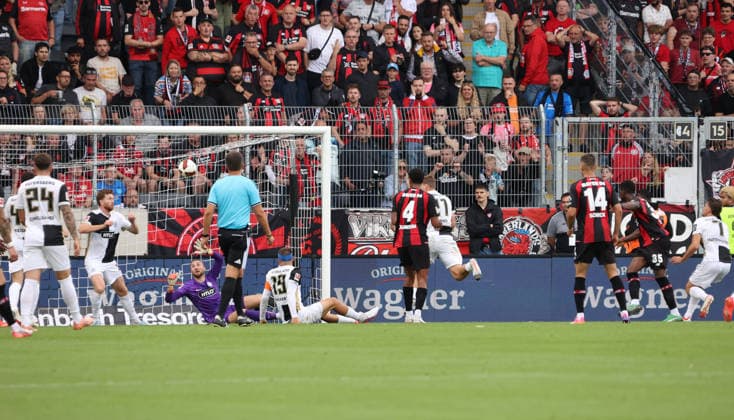 29.08.2026, Fussball, Herren, 1. Bundesliga, Saison 2026 2027, SV 07 Elversberg - Bayer 04 Leverkusen, Christian Kofane (Bayer 04 Leverkusen) erzielt das Tor zum 3:2, Torschuss zum 3:2 Elversberg Ursapharm-Arena an der Kaiserlinde Saarland Deutschland *** August 29, 2026, Soccer, Men s, Bundesliga 1, 2026–2027 Season, SV 07 Elversberg vs. Bayer 04 Leverkusen, Christian Kofane of Bayer 04 Leverkusen scores the goal to make it 3–2; the shot that made it 3–2 took place at the Ursapharm Arena in Kaiserlinde, Saarland, Germany Copyright: xSebastianxBachx