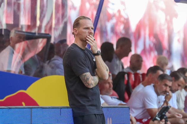 29.08.2026, xgox, Fussball 1.Bundesliga, RB Leipzig - Borussia Mönchengladbach emspor, v.l. Martin Demichelis (Leipzig, Trainer) nachdenklich (DFL DFB REGULATIONS PROHIBIT ANY USE OF PHOTOGRAPHS as IMAGE SEQUENCES and or QUASI-VIDEO) Leipzig *** August 29, 2026, xgox, Soccer, Bundesliga 1, RB Leipzig vs. Borussia Mönchengladbach (emspor), from left: Martin Demichelis (Leipzig), coach looking pensive. DFL and DFB regulations prohibit any use of photographs as image sequences and or quasi-video. Leipzig