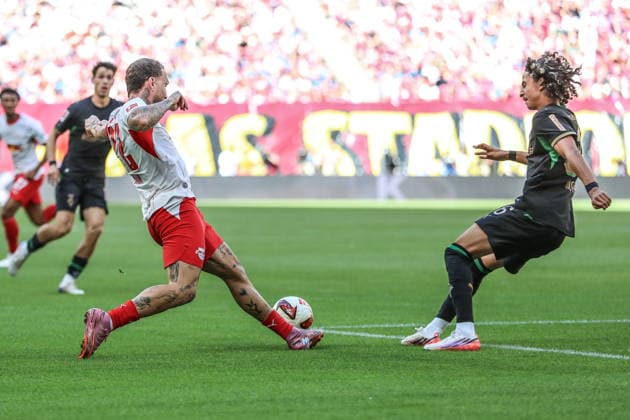 Leipzig 29.08.2026. Pilka nozna Bundesliga sezon 2026 2027 kolejka 1 mecz: RB Leipzig - Borussia Monchengladbach --- Football Bundesliga season 2026 2027 round 1 match: RB Leipzig - Borussia Monchengladbach nz David Raum, Isac Lidberg Fot. Kacper Staniec NEWSPIX.PL --- newspix.pl 