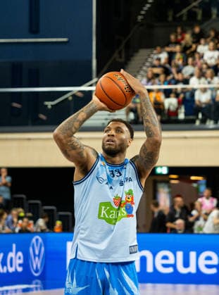 33 Todd Withers (Rostock Seawolves) zu sehen beim Wurf. ROSTOCK SEAWOLVES - RASTA VECHTA, Basketball, Testspiel, 29.08.2026 ROSTOCK SEAWOLVES - RASTA VECHTA, Basketball, Testspiel, 29.08.2026 Rostock Copyright: xHannesxAdelbergx