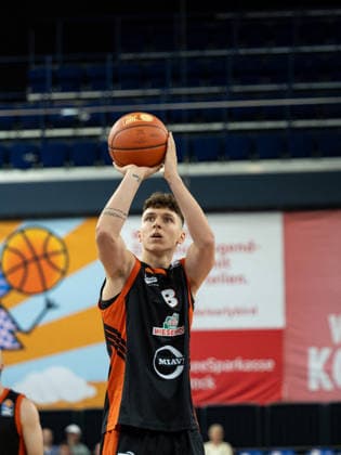 08 Dominik Dolic (RASTA Vechta) beim Wurf Richtung Korb. ROSTOCK SEAWOLVES - RASTA VECHTA, Basketball, Testspiel, 29.08.2026 ROSTOCK SEAWOLVES - RASTA VECHTA, Basketball, Testspiel, 29.08.2026 Rostock Copyright: xHannesxAdelbergx
