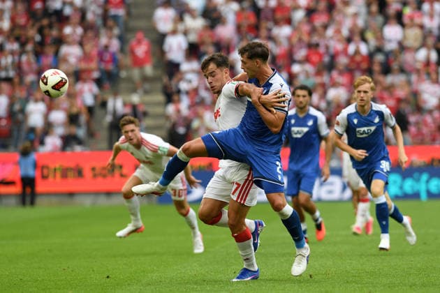 Thijs Dallinga (1. FC Koeln) und Robin Hranac (TSG Hoffenheim) im Zweikampf waehrend des Spiels der 1. Bundesliga zwischen 1. FC Koeln und TSG Hoffenheim, RheinEnergieStadion am 29. August 2026 in Koeln, Deutschland. (Foto von Ralf Treese DeFodi Images) +++ Thijs Dallinga (1. FC Koeln) und Robin Hranac (TSG Hoffenheim) battle for the ball during the Bundesliga match between 1. FC Koeln and TSG Hoffenheim at RheinEnergieStadion on August 29, 2026 in Cologne, Germany. (Photo by Ralf Treese DeFodi Images) DFB DFL REGULATIONS PROHIBIT ANY USE OF PHOTOGRAPHS AS IMAGE SEQUENCES AND OR QUASI-VIDEO. (Photo by Ralf Treese DeFodi Images) - *** Thijs Dallinga of 1. FC Köln and Robin Hranac of TSG Hoffenheim battle for the ball during the Bundesliga match between 1. FC Köln and TSG Hoffenheim at RheinEnergieStadion on August 29, 2026, in Cologne, Germany. Photo by Ralf Treese, DeFodi Images. Thijs Dallinga of 1. FC Köln and Robin Hranac of TSG Hoffenheim battle for the ball during the Bundesliga match between 1. FC Köln and TSG Hoffenheim at RheinEnergieStadion on August 29, 2026 in Cologne, Germany. Photo by Ralf Treese, DeFodi Images. DFB and DFL regulations prohibit any use of photographs as image sequences and or quasi-video. Photo by Ralf Treese, DeFodi Images.