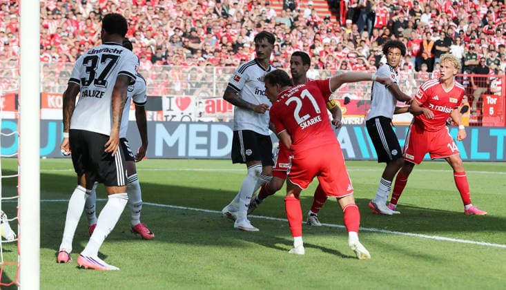 -z21- erzielt das Tor zum 3:3 Ausgleich Fußball Fussball Bundesliga Herren DFL 1. Spieltag Saison 2026 2027 29.08.2026 1.FC Union Berlin FCU vs SG Eintracht Frankfurt SGE DFL regulations prohibit any use of photographs as image sequences and or quasi-video. *** z21 scores the goal to tie the game at 3–3. Sports, Soccer, Bundesliga, Men s, DFL, Matchday 1, 2026–2027 Season, August 29, 2026, 1. FC Union Berlin (FCU) vs. SG Eintracht Frankfurt (SGE). DFL regulations prohibit any use of photographs as image sequences and or quasi-video