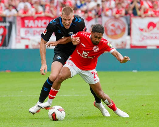 Im Bild: v.li. Steffen Tigges (SC Paderborn 07, 27) im Zweikampf gegen Phillipp Mwene (FSV Mainz 05, 2) 29.08.2026, FSV Mainz 05 - SC Paderborn 07, 1. Bundesliga, 1. Spieltag, Deutschland, Mainz, MEWA Arena, DFL REGULATIONS PROHIBIT ANY USE OF PHOTOGRAPHS AS IMAGE SEQUENCES AND OR QUASI-VIDEO. *** Pictured from left: Steffen Tigges (SC Paderborn 07, No. 27) in a tackle against Phillipp Mwene (FSV Mainz 05, No. 2), August 29, 2026, FSV Mainz 05 vs. SC Paderborn 07, Bundesliga 1, Matchday 1, Germany, Mainz, MEWA Arena. DFL regulations prohibit any use of photographs as image sequences and or quasi-video. Copyright: HMBxMedia xJulienxBecker