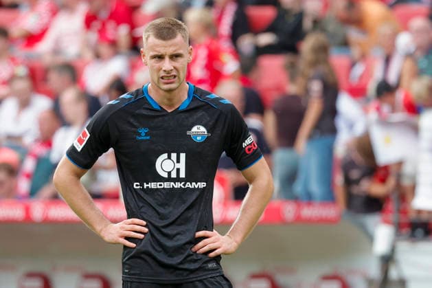 Im Bild: Enttaeuschung nach dem Spiel bei Gabriel Vidovic (SC Paderborn 07, 40) 29.08.2026, FSV Mainz 05 - SC Paderborn 07, 1. Bundesliga, 1. Spieltag, Deutschland, Mainz, MEWA Arena, DFL REGULATIONS PROHIBIT ANY USE OF PHOTOGRAPHS AS IMAGE SEQUENCES AND OR QUASI-VIDEO. *** Pictured: Disappointment after the game at Gabriel Vidovic SC Paderborn 07, April 29, 2026, FSV Mainz 05 vs. SC Paderborn 07, Bundesliga 1, Matchday 1, Germany, Mainz, MEWA Arena, DFL REGULATIONS PROHIBIT ANY USE OF PHOTOGRAPHS AS IMAGE SEQUENCES AND OR QUASI-VIDEO Copyright: HMBxMedia xJulienxBecker