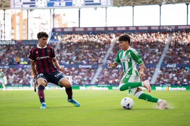 ESP: LaLiga EA Sports UD Levante v Real Betis Nacho Perez of Levante and Fran Garcia of Real Betis during LaLiga EA Sports, between UD Levante v Real Betis played at Ciudad de Valencia Stadium in Valencia on August 29, 2026 in Spain; Valencia Spain Futbol Copyright: xAgenciaxLOFx