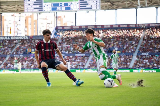 ESP: LaLiga EA Sports UD Levante v Real Betis Nacho Perez of Levante and Fran Garcia of Real Betis during LaLiga EA Sports, between UD Levante v Real Betis played at Ciudad de Valencia Stadium in Valencia on August 29, 2026 in Spain Valencia Spain Futbol Copyright: xAgenciaxLOFx