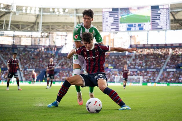 ESP: LaLiga EA Sports UD Levante v Real Betis Nacho Perez of Levante and Fran Garcia of Real Betis during LaLiga EA Sports, between UD Levante v Real Betis played at Ciudad de Valencia Stadium in Valencia on August 29, 2026 in Spain Valencia Spain Futbol Copyright: xAgenciaxLOFx