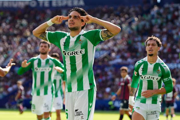 Levante UD v Real Betis Balompie - LaLiga EA Sports 2026 27 Marc Bartra centre-back of Betis and Spain celebrates after scoring his sides first goal during the LaLiga EA Sports 2026 27 match between Levante UD and Real Betis Balompie at Ciutat de Valencia on August 29, 2026 in Valencia, Spain. Valencia Spain  Copyright: xJosexBretonx originalFilename:bretonhernandez-levanteu260829_npmM5.jpg