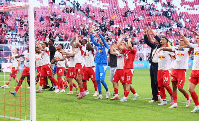 RB Leipzig - Moenchengladbach Bundesliga Leipzig, 29.08.2026, Red Bull Arena, Fußball, 1.Bundesliga, 1.Spieltag , RB Leipzig vs. Borussia Mönchengladbach 3:0 , Im Bild: Leipzig jubelt nach dem Spiel. , Nur zur redaktionellen Nutzung. Only editorial use. , DFL DFB regulations prohibit any use of photographs as image sequences and or quasi-video. , *** RB Leipzig vs. Mönchengladbach, Bundesliga, Leipzig, August 29, 2026, Red Bull Arena, soccer, Bundesliga 1, Matchday 1, RB Leipzig vs. Borussia Mönchengladbach 3–0, Pictured: Leipzig celebrates after the game, For editorial use only, DFL and DFB regulations prohibit any use of photographs as image sequences and or quasi-video,