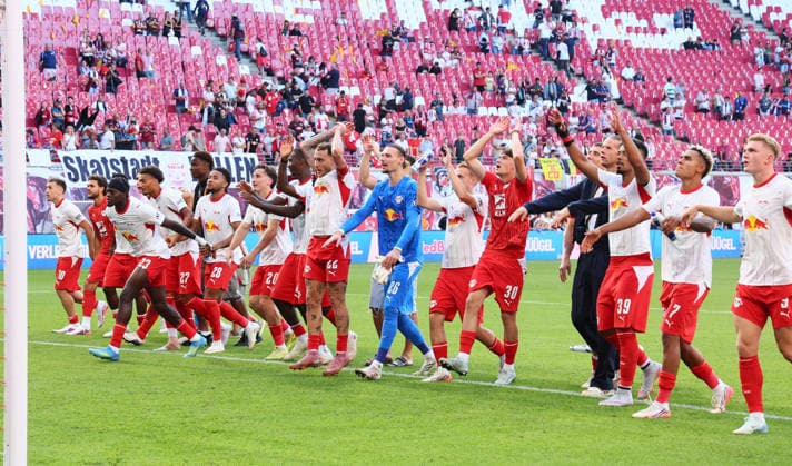 RB Leipzig - Moenchengladbach Bundesliga Leipzig, 29.08.2026, Red Bull Arena, Fußball, 1.Bundesliga, 1.Spieltag , RB Leipzig vs. Borussia Mönchengladbach 3:0 , Im Bild: Leipzig jubelt nach dem Spiel. , Nur zur redaktionellen Nutzung. Only editorial use. , DFL DFB regulations prohibit any use of photographs as image sequences and or quasi-video. , *** RB Leipzig vs. Mönchengladbach, Bundesliga, Leipzig, August 29, 2026, Red Bull Arena, soccer, Bundesliga 1, Matchday 1, RB Leipzig vs. Borussia Mönchengladbach 3–0, Pictured: Leipzig celebrates after the game, For editorial use only, DFL and DFB regulations prohibit any use of photographs as image sequences and or quasi-video,