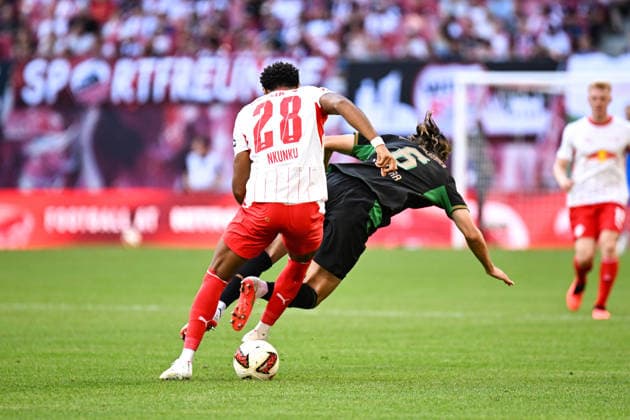 Fußball I Herren I Saison 2026-2027 I Bundesliga I 1. Spieltag I RB Leipzig - Borussia Mönchengladbach I 29.08.2026 Zweikampf Christopher Nkunku (28, RB Leipzig), Kou Itakura (6, Borussia Mönchengladbach) Leipzig Red Bull Arena Sachsen Deutschland *** Soccer I Men s I 2026–2027 Season I Bundesliga I Matchday 1 I RB Leipzig vs. Borussia Mönchengladbach I August 29, 2026 Tackle: Christopher Nkunku (28, RB Leipzig) vs. Kou Itakura (6, Borussia Mönchengladbach, Leipzig, Red Bull Arena, Saxony, Germany Copyright: xLobeca InesxHähnelx