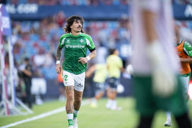 ESP: LaLiga EA Sports UD Levante v Real Betis Hector Bellerin of Real Betis warms up during LaLiga EA Sports, between UD Levante v Real Betis played at Ciudad de Valencia Stadium in Valencia on August 29, 2026 in Spain; Valencia Spain Futbol Copyright: xAgenciaxLOFx