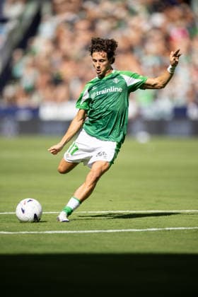 ESP: LaLiga EA Sports UD Levante v Real Betis Rodrigo Riquelme Reche of Real Betis warms up during LaLiga EA Sports, between UD Levante v Real Betis played at Ciudad de Valencia Stadium in Valencia on August 29, 2026 in Spain; Valencia Spain Futbol Copyright: xAgenciaxLOFx