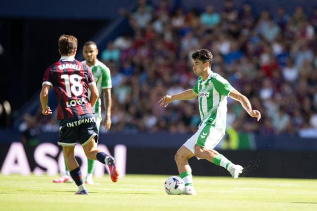 ESP: LaLiga EA Sports UD Levante v Real Betis Marc Roca Junque of Real Betis during LaLiga EA Sports, between UD Levante v Real Betis played at Ciudad de Valencia Stadium in Valencia on August 29, 2026 in Spain; Valencia Spain Futbol Copyright: xAgenciaxLOFx