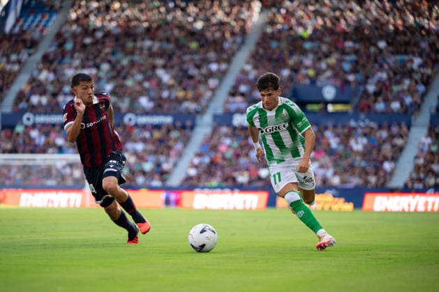 ESP: LaLiga EA Sports UD Levante v Real Betis Thiago Fernandez of Levante and Fran Garcia of Real Betis during LaLiga EA Sports, between UD Levante v Real Betis played at Ciudad de Valencia Stadium in Valencia on August 29, 2026 in Spain; Valencia Spain Futbol Copyright: xAgenciaxLOFx