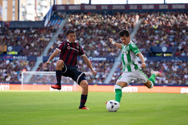 ESP: LaLiga EA Sports UD Levante v Real Betis Thiago Fernandez of Levante and Fran Garcia of Real Betis during LaLiga EA Sports, between UD Levante v Real Betis played at Ciudad de Valencia Stadium in Valencia on August 29, 2026 in Spain; Valencia Spain Futbol Copyright: xAgenciaxLOFx