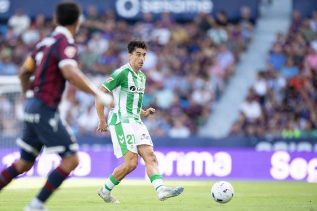 ESP: LaLiga EA Sports UD Levante v Real Betis Marc Roca Junque of Real Betis during LaLiga EA Sports, between UD Levante v Real Betis played at Ciudad de Valencia Stadium in Valencia on August 29, 2026 in Spain; Valencia Spain Futbol Copyright: xAgenciaxLOFx