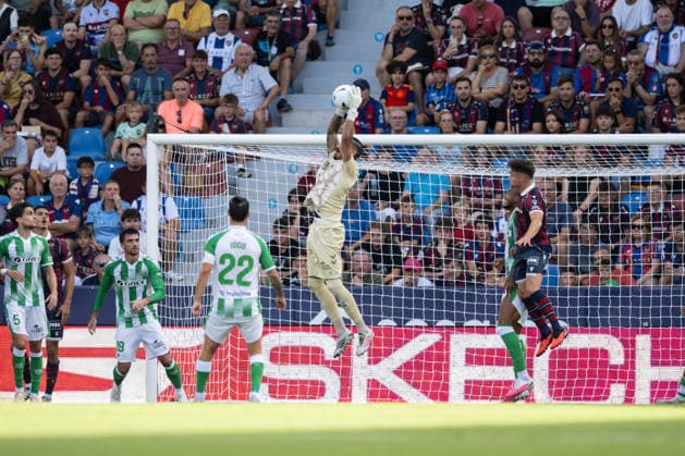 ESP: LaLiga EA Sports UD Levante v Real Betis Alvaro Valles of Real Betis in action during LaLiga EA Sports, between UD Levante v Real Betis played at Ciudad de Valencia Stadium in Valencia on August 29, 2026 in Spain; Valencia Spain Futbol Copyright: xAgenciaxLOFx