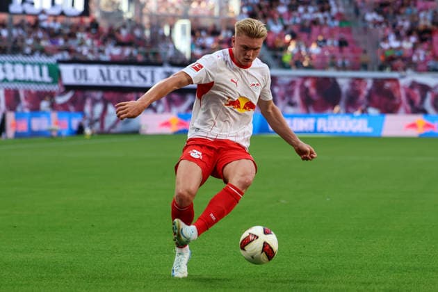 Deutschland: 1. Bundesliga 2026 2027, 1. Spieltag, RB Leipzig - Borussia Mönchengladbach, Red Bull Arena (Leipzig): Conrad Harder Schandorff (RB Leipzig, 9) am Ball *** Germany 1 Bundesliga 2026–2027, Matchday 1, RB Leipzig vs. Borussia Mönchengladbach, Red Bull Arena Leipzig, Conrad Harder Schandorff (RB Leipzig), 9 players on the field Copyright: xLucasxWalterx