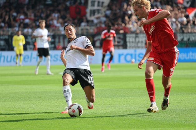 BERLIN, DEUTSCHLAND - AUGUST 29: Younes Ebnoutalib (Eintracht Frankfurt, 11) in the duel for the ball with Tom Rothe (Union Berlin, 15), during the match in the German Bundesliga: Union Berlin - Eintracht Frankfurt at Stadion An der Alten Foersterei on matchday 32 on August 29, 2026 in Berlin, Deutschland. DFB regulations prohibit any use of photographs as image sequences and or quasi video. Berlin Deutschland Copyright: xO.Frankex