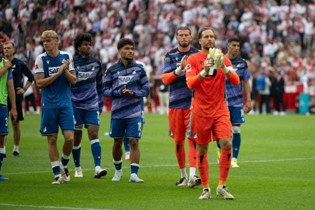 Hoffenheimer Mannschaft enttäuscht nach Spielende vor der Fankurve, 1. FC Koeln vs. TSG Hoffenheim, Fussball, 1. Bundesliga, 1. Spieltag, 2026 2027, 29.08.2026 DFB regulations prohibit any use of photographs as image sequences and or quasi-video Koeln Nordrhein-Westfalen Deutschland *** Hoffenheim team looks disappointed in front of the fan section after the game, 1. FC Köln vs. TSG Hoffenheim, Soccer, Bundesliga 1, Matchday 1, 2026–2027, August 29, 2026 DFB regulations prohibit any use of photographs as image sequences and or quasi-video Cologne, North Rhine-Westphalia, Germany Copyright: xkolbert-press MarkusxVerwimpx