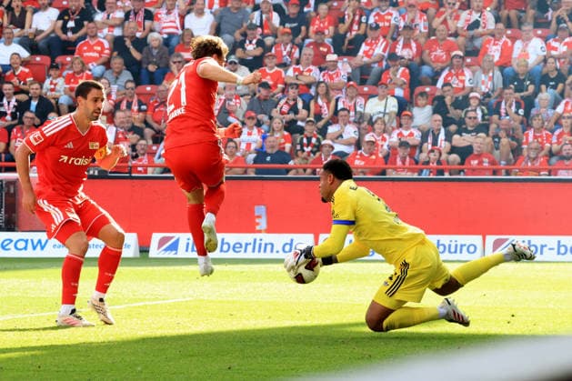 29.08.2026, GER , Fussball, 1.Fussballbundesliga, 2026 2027, Alte Foersterei, 1.FC Union vs. Eintracht Frankfurt Rani Khedira ( 1.FC Union Berlin 8 ), Tim Skarke (1 .FC Union Berlin 21 ), Noah Atubolu ( Eintracht Frankfurt 1 ) 1. Liga: DFB DFL regulations prohibit any use of photographs as image sequences and or quasi-video) Berlin Stadion Alte Foersterei Berlin Deutschland *** August 29, 2026, GER, Soccer, Bundesliga 1, 2026–2027, Alte Foersterei, 1. FC Union vs. Eintracht Frankfurt Rani Khedira 1. FC Union Berlin 8, Tim Skarke 1. FC Union Berlin 21, Noah Atubolu Eintracht Frankfurt 1 1 League DFB DFL regulations prohibit any use of photographs as image sequences and or quasi-video Berlin Stadium Alte Foersterei Berlin Germany Copyright: xNordphotox xEnglerx