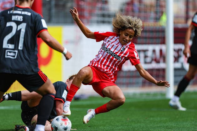 29. August 2026, Fussball, Google Pixel Frauen-Bundesliga, SC Freiburg - 1. FC Union Berlin Amira Arfaoui (17, SC Freiburg) bei einer weiteren guten Tormöglichkeit für den Sportclub Photo: Urs Ottiger *** August 29, 2026, Soccer, Google Pixel Women s Bundesliga, SC Freiburg 1, FC Union Berlin 1, Amira Arfaoui 17, SC Freiburg with another good scoring opportunity for the club. Photo by Urs Ottiger