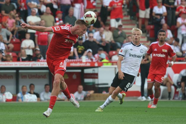 BERLIN, DEUTSCHLAND - AUGUST 29: header, Zeno Van den Bosch (Union Berlin, 4), during the match in the German Bundesliga: Union Berlin - Eintracht Frankfurt at Stadion An der Alten Foersterei on matchday 32 on August 29, 2026 in Berlin, Deutschland. DFB regulations prohibit any use of photographs as image sequences and or quasi video. Berlin Deutschland Copyright: xO.Frankex