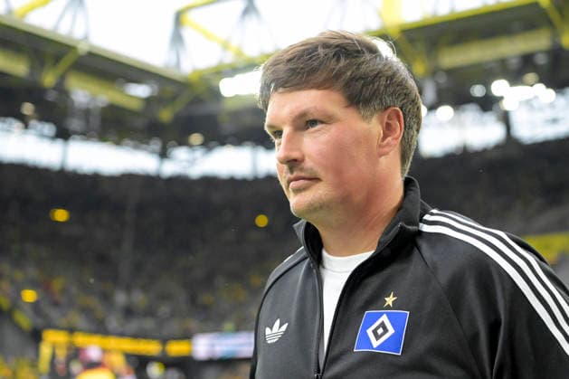 Trainer Merlin Polzin (Hamburger SV) schaut waehrend des spiels der 1. Bundesliga zwischen Borussia Dortmund und Hamburger SV, Signal Iduna Park am 29. August 2026 in Dortmund, Deutschland. (Foto von Max Maiwald DeFodi Images) +++ Trainer Merlin Polzin (Hamburger SV) looks on during the Bundesliga match between Borussia Dortmund and Hamburger SV at Signal Iduna Park on August 29, 2026 in Dortmund, Germany. (Photo by Max Maiwald DeFodi Images) DFB DFL REGULATIONS PROHIBIT ANY USE OF PHOTOGRAPHS AS IMAGE SEQUENCES AND OR QUASI-VIDEO. (Photo by Max Maiwald DeFodi Images) - *** Hamburger SV coach Merlin Polzin looks on during the Bundesliga match between Borussia Dortmund and Hamburger SV at Signal Iduna Park in Dortmund on August 29, 2026, Germany. Photo by Max Maiwald, DeFodi Images. Coach Merlin Polzin of Hamburger SV looks on during the Bundesliga match between Borussia Dortmund and Hamburger SV at Signal Iduna Park on August 29, 2026 in Dortmund, Germany Photo by Max Maiwald DeFodi Images DFB and DFL regulations prohibit any use of photographs as image sequences and or quasi-video. Photo by Max Maiwald DeFodi Images