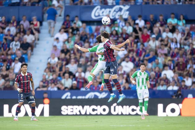 ESP: LaLiga EA Sports UD Levante v Real Betis Rodrigo Riquelme Reche of Real Betis and Ivan Romero of Levante during LaLiga EA Sports, between UD Levante v Real Betis played at Ciudad de Valencia Stadium in Valencia on August 29, 2026 in Spain; Valencia Spain Futbol Copyright: xAgenciaxLOFx