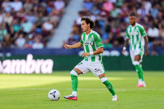 August 29, 2026, Valencia, Valencia, SPAIN: Rodrigo Riquelme of Real Betis Balompie in action during the Spanish league, LaLiga EA Sports, football match played between Levante UD and Real Betis Balompie at Ciutat de Valencia stadium on August 29, 2026, in Valencia, Spain. Levante UD V Real Betis Balompie - LaLiga EA Sports  - ZUMAa181 20260829_zaa_a181_063 Copyright: xIvanxTerronx