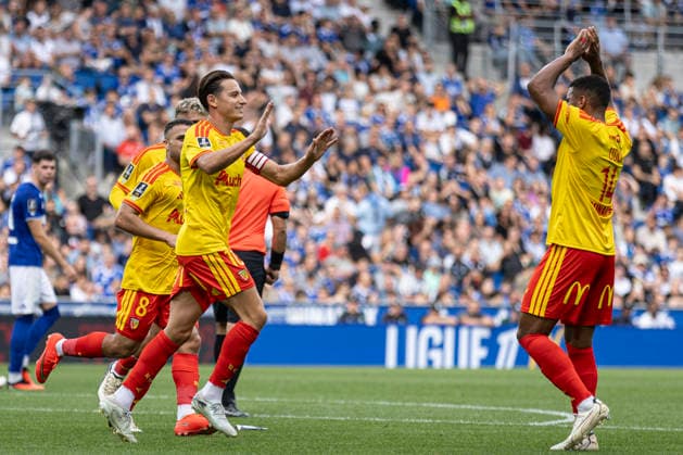 FOOTBALL : Racing Strasbourg vs RC Lens - Ligue 1 J2 Stade de la Meinau - 29 08 2026 Joie des joueurs de l equipe de apres le but de Florian Thauvin 10 (RC Lens)  Copyright: xelyxandroxcegarrax