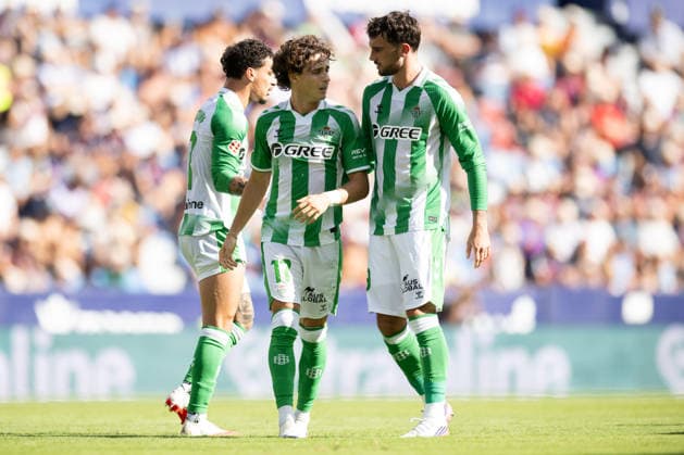 ESP: LaLiga EA Sports UD Levante v Real Betis Rodrigo Riquelme Reche of Real Betis and Troy Parrott of Real Betis during LaLiga EA Sports, between UD Levante v Real Betis played at Ciudad de Valencia Stadium in Valencia on August 29, 2026 in Spain; Valencia Spain Futbol Copyright: xAgenciaxLOFx