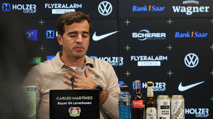 29.08.2026, xrekx, Fussball 1.Bundesliga, SV Elversberg - Bayer 04 Leverkusen v.l. Pressekonferenz Carles Martinez Trainer (Bayer 04 Leverkusen) (DFL DFB REGULATIONS PROHIBIT ANY USE OF PHOTOGRAPHS as IMAGE SEQUENCES and or QUASI-VIDEO) Elversberg *** August 29, 2026, xrekx, Soccer, Bundesliga 1, SV Elversberg vs. Bayer 04 Leverkusen – Press Conference with Carles Martinez, Coach of Bayer 04 Leverkusen. DFL and DFB regulations prohibit any use of photographs as image sequences and or quasi-video. Elversberg