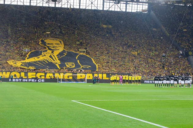29.08.2026, GER, Fussball, Herren, Bundesliga , Saison 2026 2027, Borussia Dortmund - Hamburger SV Gedenkminute für Wolfgang Paul Dortmund Signal-Iduna Park Nordrhein-Westfalen Deutschland *** August 29, 2026, GER, Soccer, Men s, Bundesliga, 2026–2027 Season, Borussia Dortmund vs. Hamburger SV, Minute of Silence for Wolfgang Paul, Dortmund, Signal Iduna Park, North Rhine-Westphalia, Germany Copyright: xAdrianxSchlüterx
