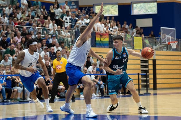 29.08.2026, xhfmx, Basketball Testspiel, Frankfurt Skyliners - MLP Academics Heidelberg v.l. Dusan Nikolic (Skyliners Frankfurt) im Zweikampf mit einem Gegenspieler Frankfurt
