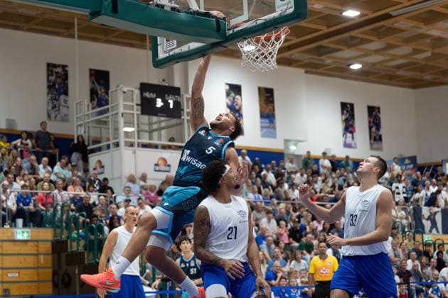 29.08.2026, xhfmx, Basketball Testspiel, Frankfurt Skyliners - MLP Academics Heidelberg v.l. Race Thompson (Skyliners Frankfurt) mit einem Korbleger Frankfurt