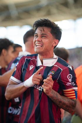 August 29, 2026, Valencia, Alicante, Spain: VALENCIA, SPAIN - AUGUST 29: 7 ROGER BRUGUE celebrates his goal against during the match between Levante UD and Real Betis, from LaLiga EASports, matchweek 3, disputed at the Ciutat de Valencia, Valencia Valencia Spain - ZUMAc290 20260829_zsp_c290_026 Copyright: xJordixCantox
